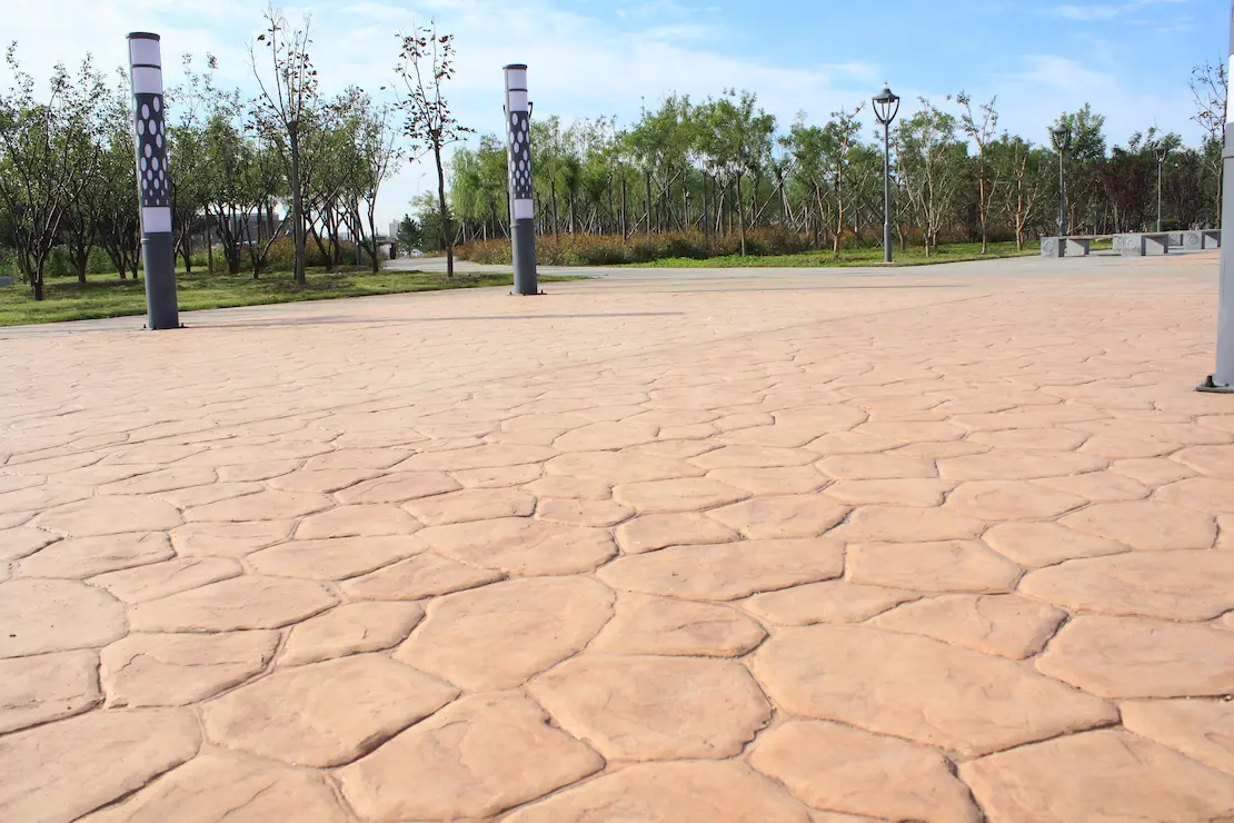 Zona de relax de una universidad con piso de hormigón impreso. Zona de relax de una universidad con piso de hormigón impreso.